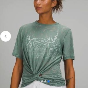 lululemon Women's On the Move Relaxed Fit Crescent Tee Veil